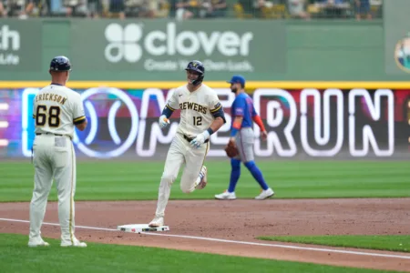 Pratt hits 1st homer as Brewers beat Mets 8-3